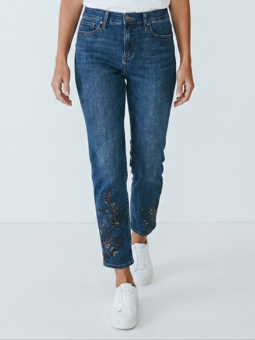 Like new! Chico's So Sliming Girlfriend Slim Leg Ankle Jeans - Beaded Floral